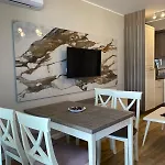 One Mamaia Nord Apartment *