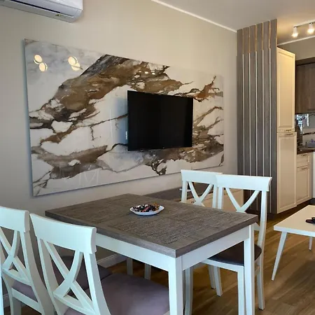 One Mamaia Nord Apartment *